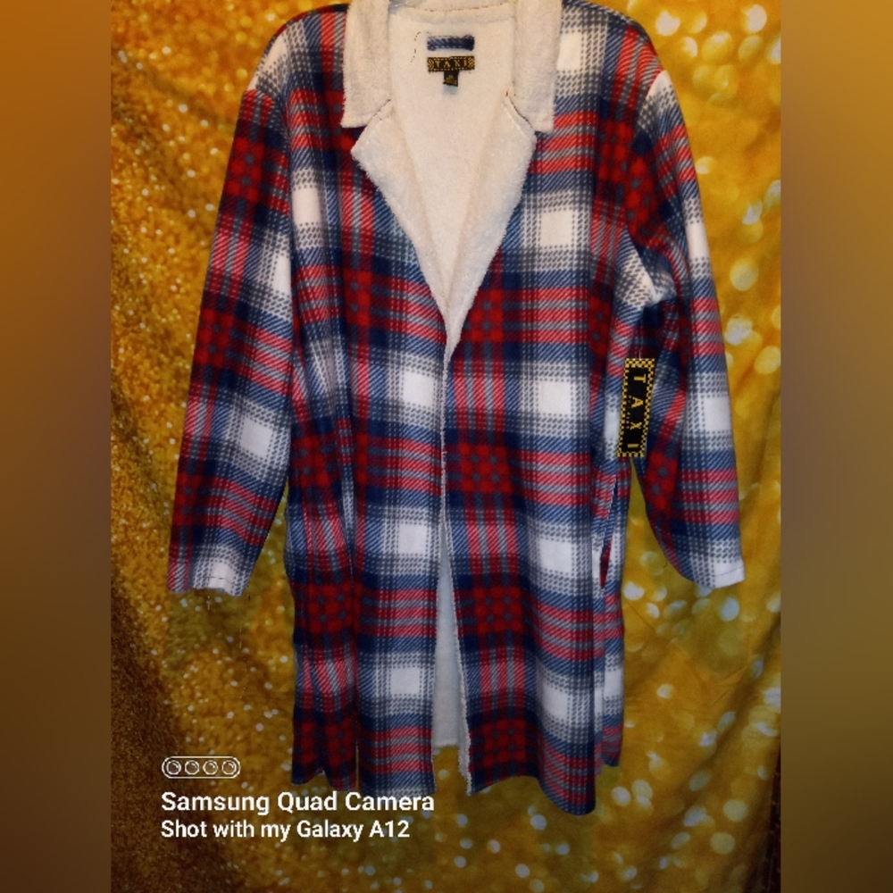 🔵⚪️🔴 Winter's coming! Stay warm & fashionable in this sherpa-lined jacket.
